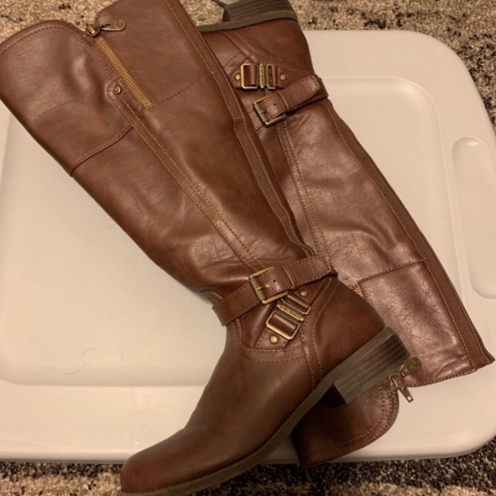 BROWN Guess knee high boots 🤎